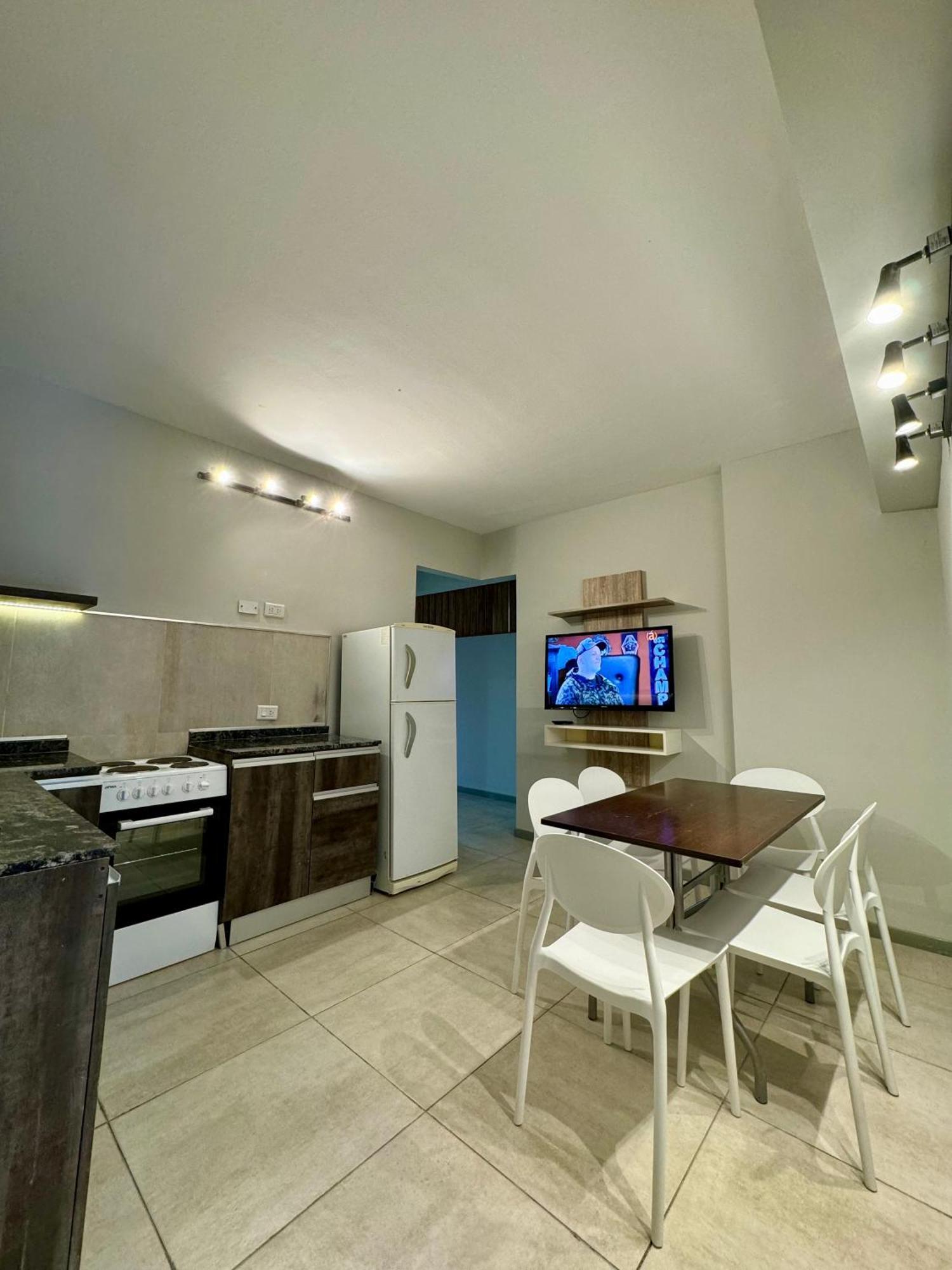 Av Apartahotel